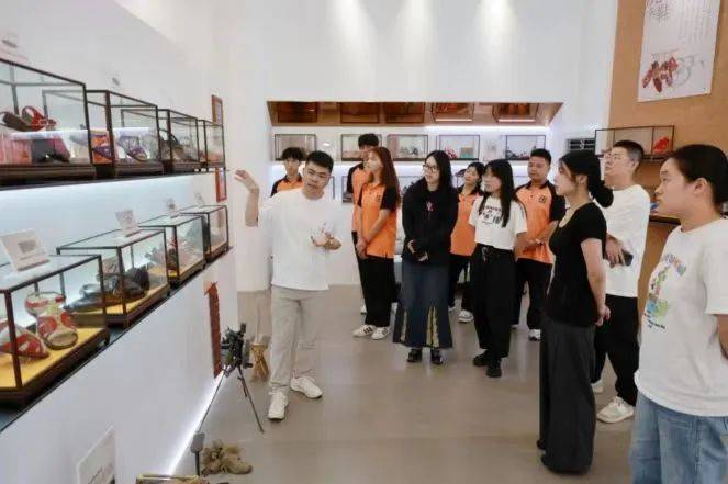 师学院鞋文化展馆校企合作结硕果AG旗舰厅网站入口台州第一技(图4)