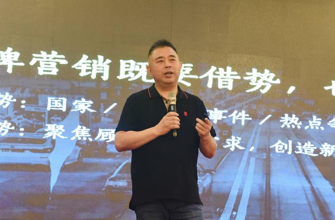从200亿暴跌10倍“一代鞋王”跌落神坛AG旗舰厅网站首页中产不爱穷鬼不穿！市值(图1)
