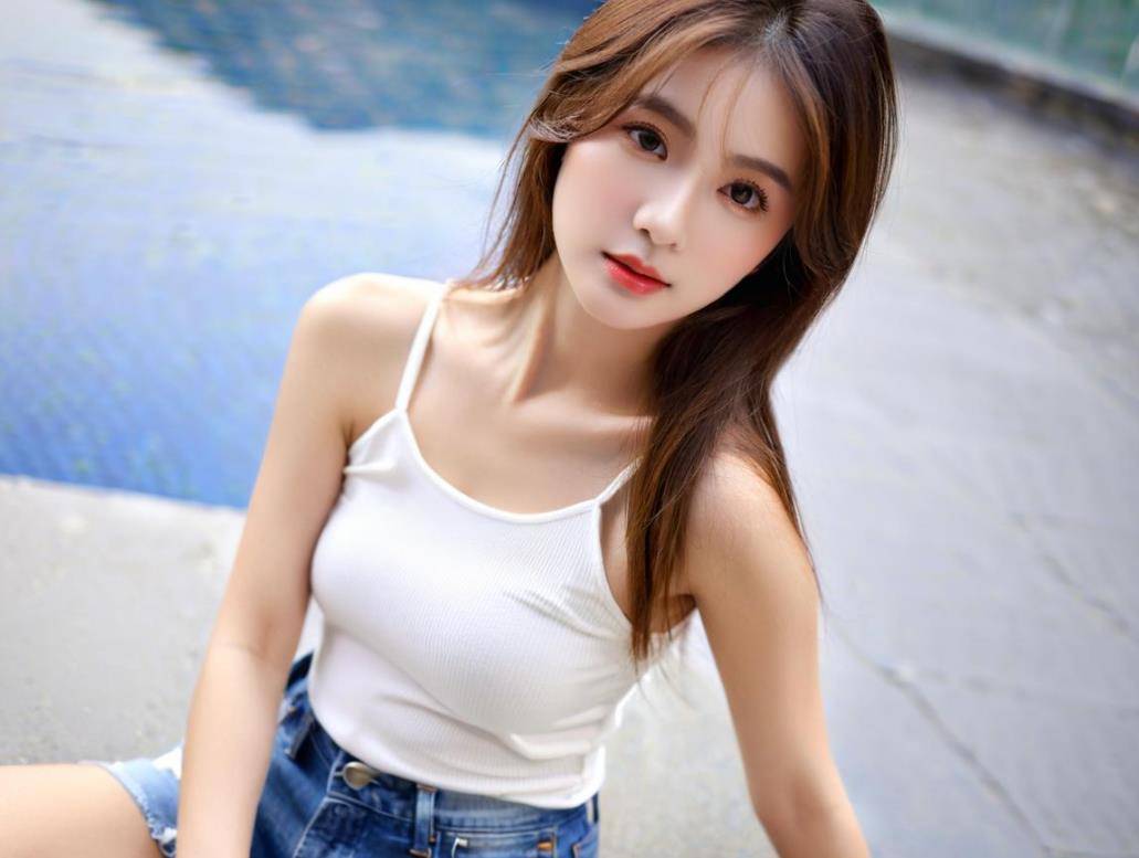 性感高跟鞋走出别样的风景！ag旗舰厅注册窈窕淑女脚踩(图2)